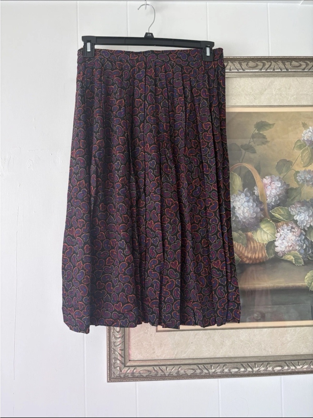 Vintage Women's Pleated Midi Skirt in Black and Purple Floral